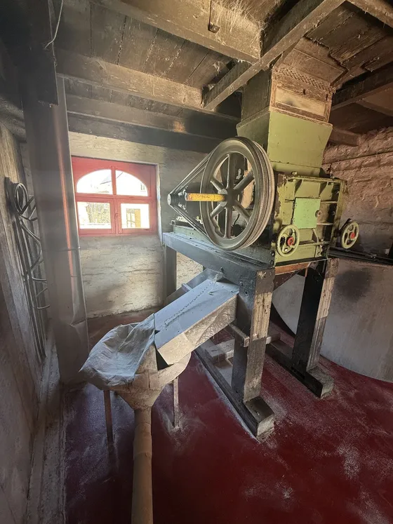 De oude moutmolen in de brouwerij