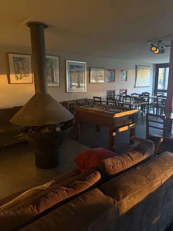 Het interieur van de Oerbar